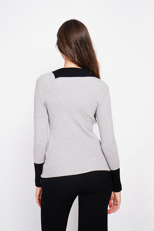 High neck sweater with buttons on the collar and long sleeves