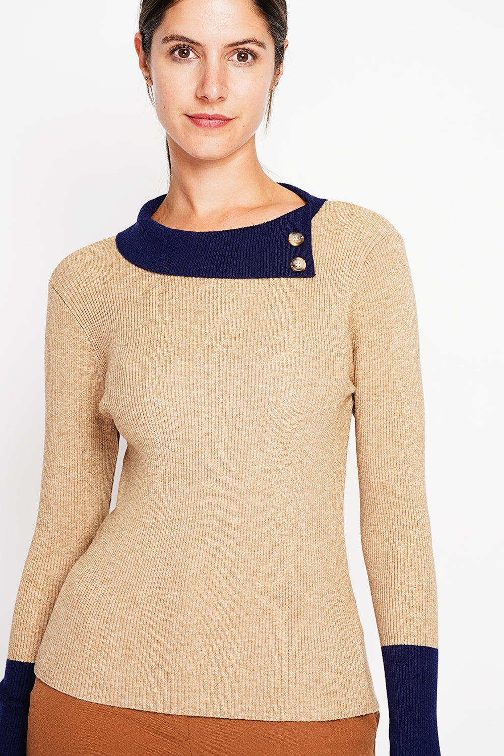 High neck sweater with buttons on the collar and long sleeves