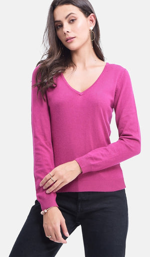 Classic V-neck sweater knitted in 2 threads with long sleeves