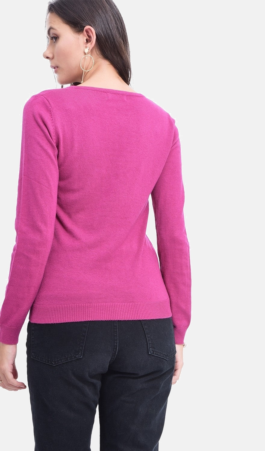 Classic V-neck sweater knitted in 2 threads with long sleeves