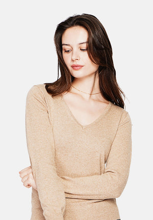 Classic V-neck sweater knitted in 2 threads with long sleeves