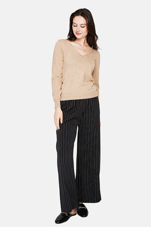 Classic V-neck sweater knitted in 2 threads with long sleeves