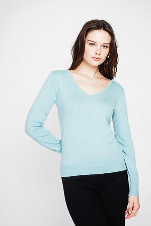 Classic V-neck sweater knitted in 2 threads with long sleeves