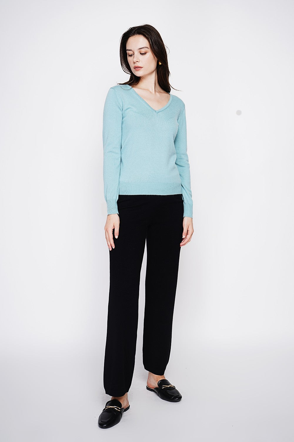 Classic V-neck sweater knitted in 2 threads with long sleeves
