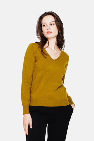 Classic V-neck sweater knitted in 2 threads with long sleeves