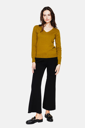 Classic V-neck sweater knitted in 2 threads with long sleeves