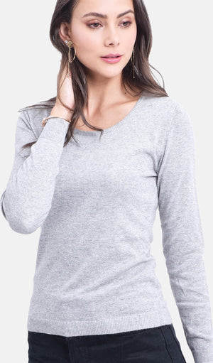 Classic round neck sweater knitted in 2 threads with long sleeves