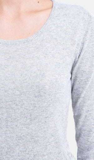 Classic round neck sweater knitted in 2 threads with long sleeves