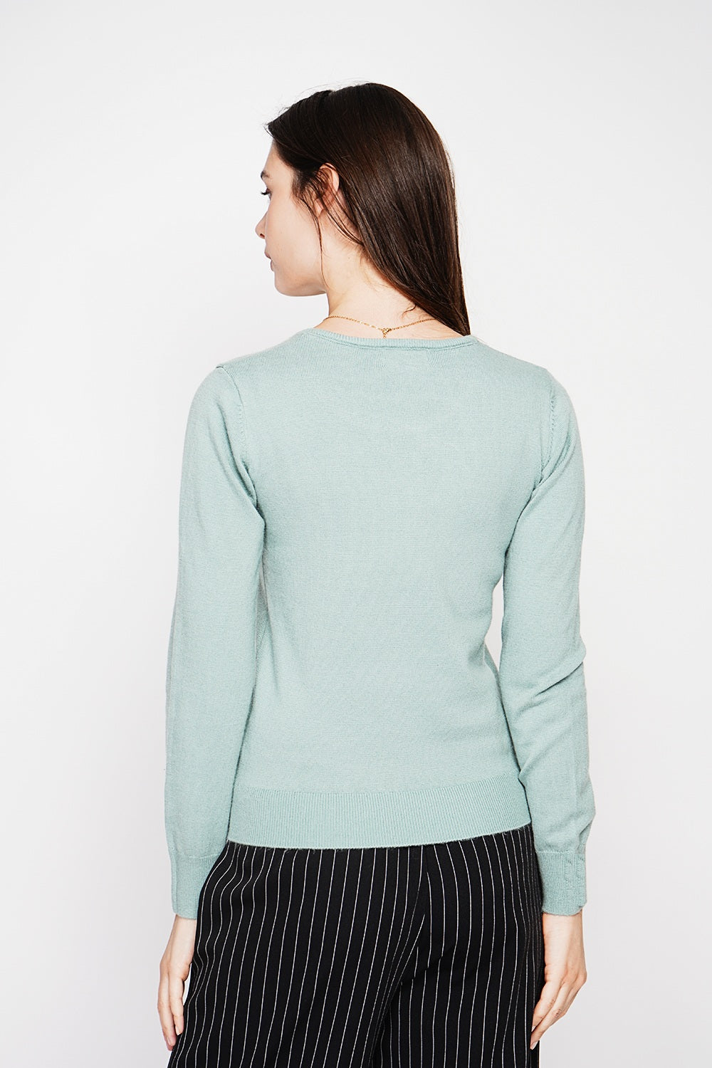 Classic round neck sweater knitted in 2 threads with long sleeves