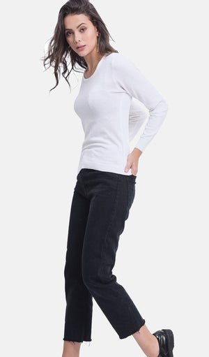 Classic round neck sweater knitted in 2 threads with long sleeves