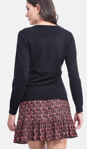 Classic round neck sweater knitted in 2 threads with long sleeves