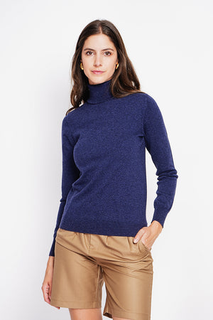 Classic turtleneck sweater knitted in 2 threads with long sleeves
