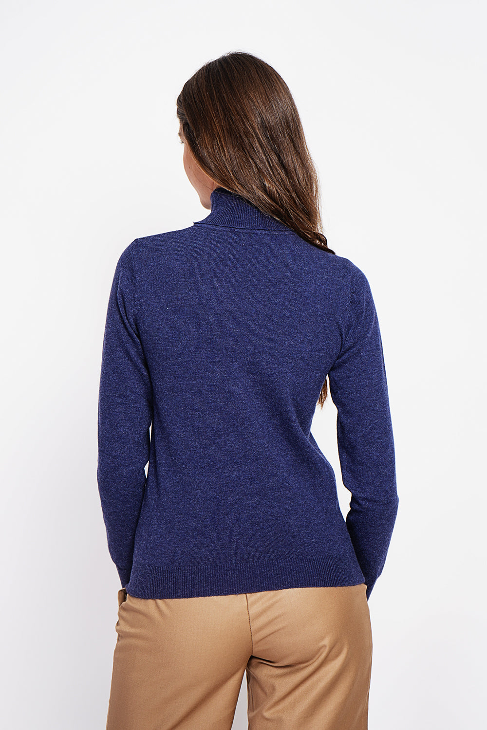 Classic turtleneck sweater knitted in 2 threads with long sleeves
