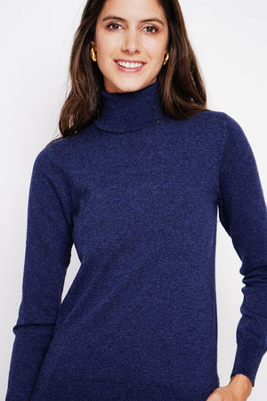 Classic turtleneck sweater knitted in 2 threads with long sleeves
