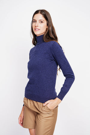 Classic turtleneck sweater knitted in 2 threads with long sleeves