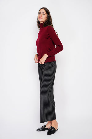 Classic turtleneck sweater knitted in 2 threads with long sleeves