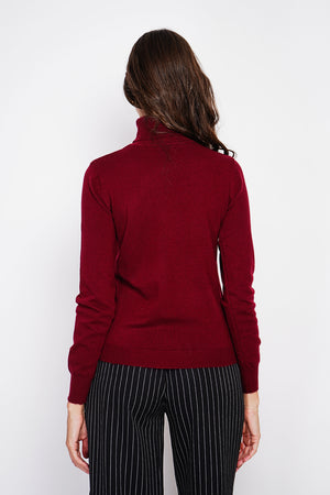Classic turtleneck sweater knitted in 2 threads with long sleeves