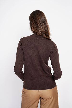 Classic turtleneck sweater knitted in 2 threads with long sleeves