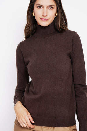 Classic turtleneck sweater knitted in 2 threads with long sleeves
