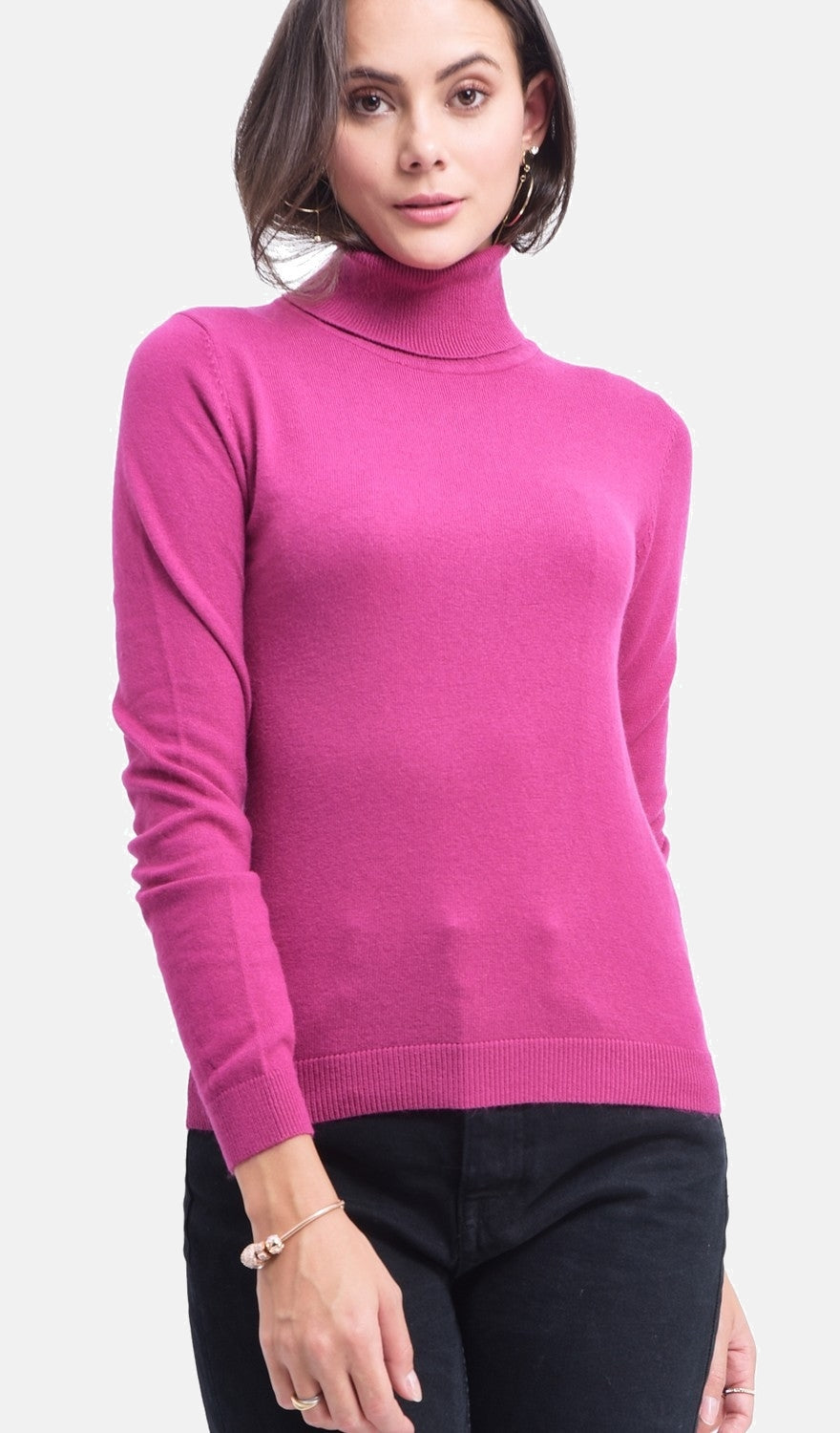Classic turtleneck sweater knitted in 2 threads with long sleeves
