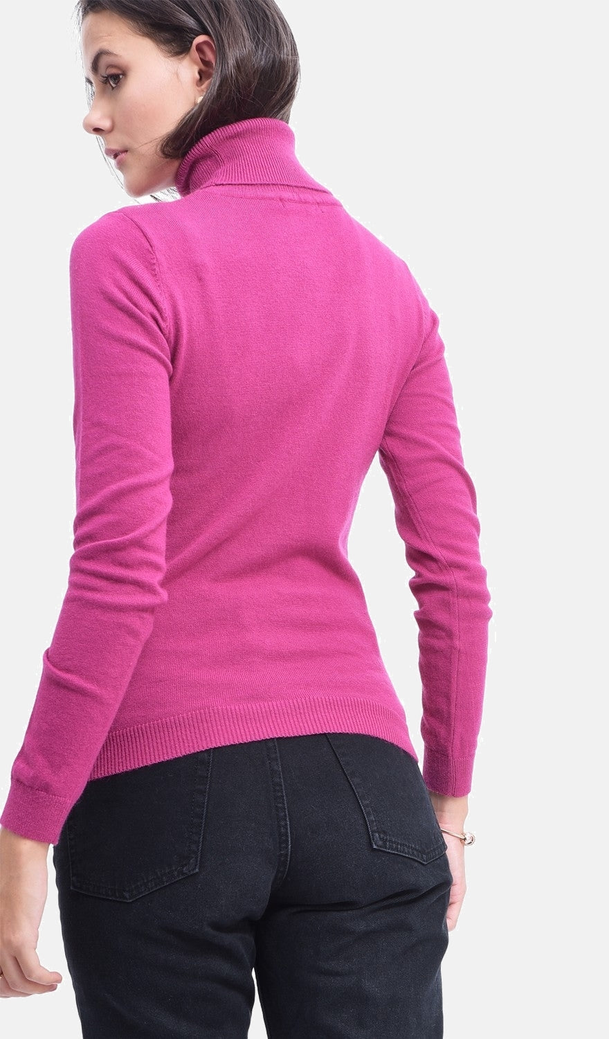 Classic turtleneck sweater knitted in 2 threads with long sleeves