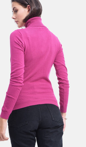 Classic turtleneck sweater knitted in 2 threads with long sleeves
