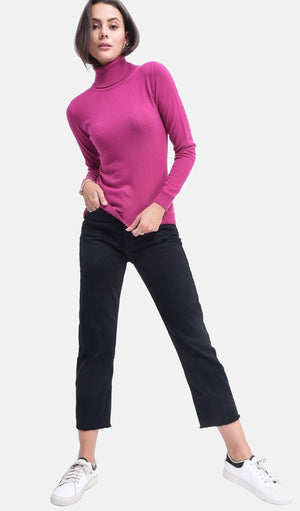 Classic turtleneck sweater knitted in 2 threads with long sleeves