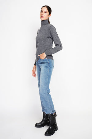 Classic turtleneck sweater knitted in 2 threads with long sleeves