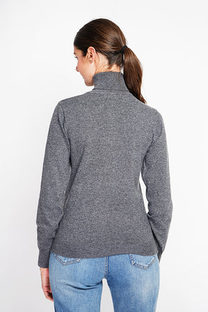 Classic turtleneck sweater knitted in 2 threads with long sleeves