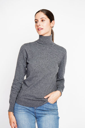 Classic turtleneck sweater knitted in 2 threads with long sleeves