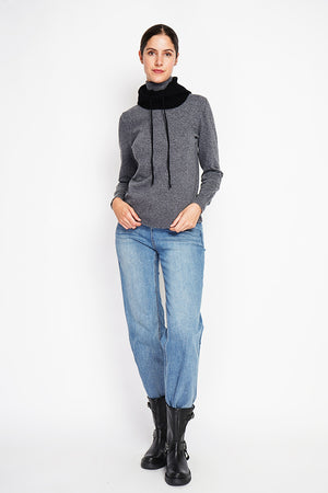 Classic turtleneck sweater knitted in 2 threads with long sleeves