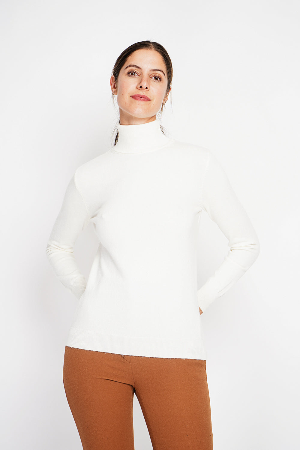 Classic turtleneck sweater knitted in 2 threads with long sleeves