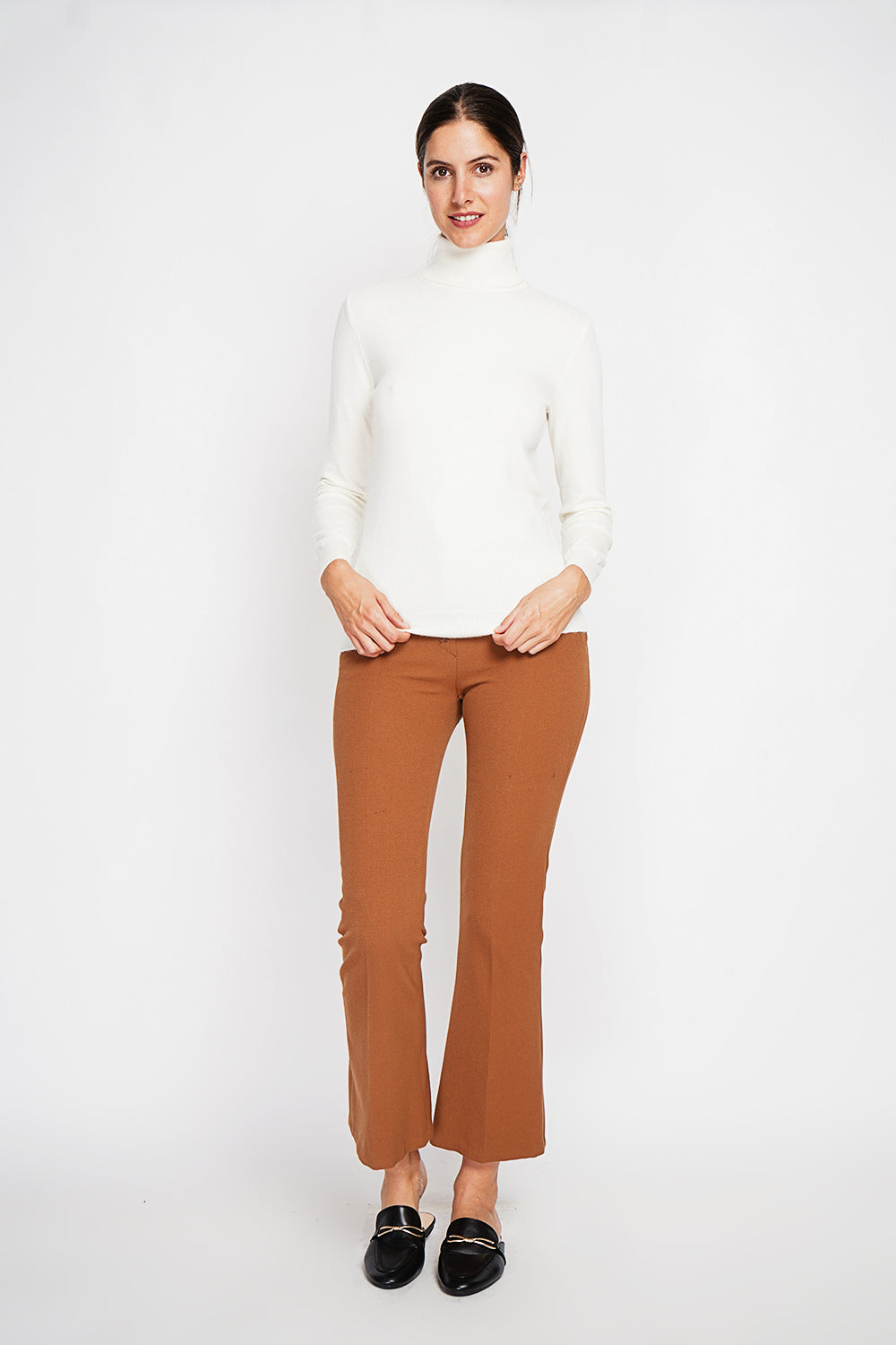 Classic turtleneck sweater knitted in 2 threads with long sleeves