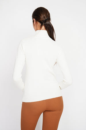 Classic turtleneck sweater knitted in 2 threads with long sleeves