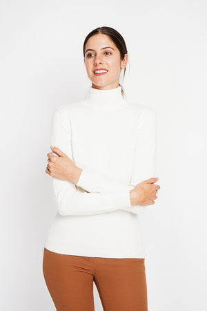 Classic turtleneck sweater knitted in 2 threads with long sleeves