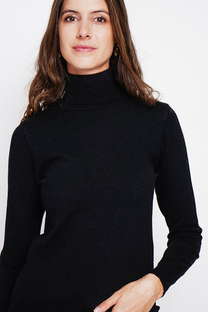 Classic turtleneck sweater knitted in 2 threads with long sleeves