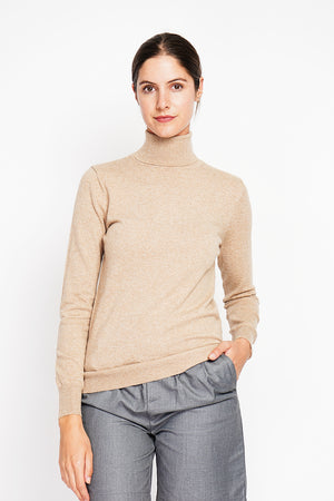 Classic turtleneck sweater knitted in 2 threads with long sleeves