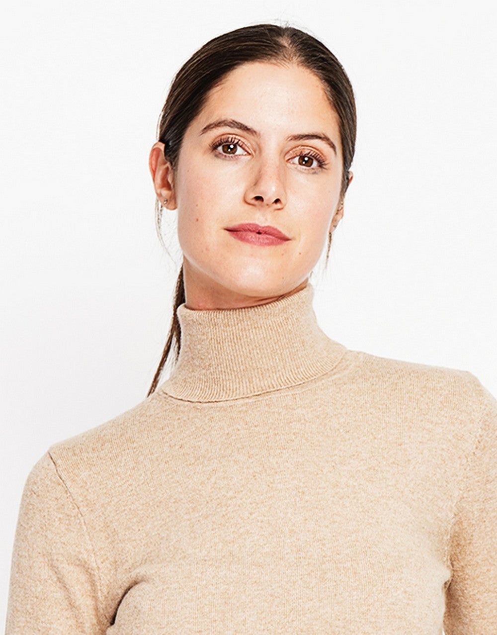 Classic turtleneck sweater knitted in 2 threads with long sleeves