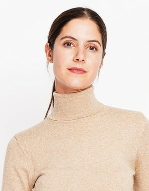 Classic turtleneck sweater knitted in 2 threads with long sleeves