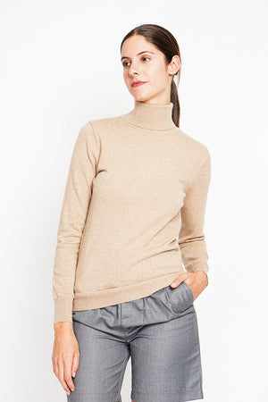 Classic turtleneck sweater knitted in 2 threads with long sleeves