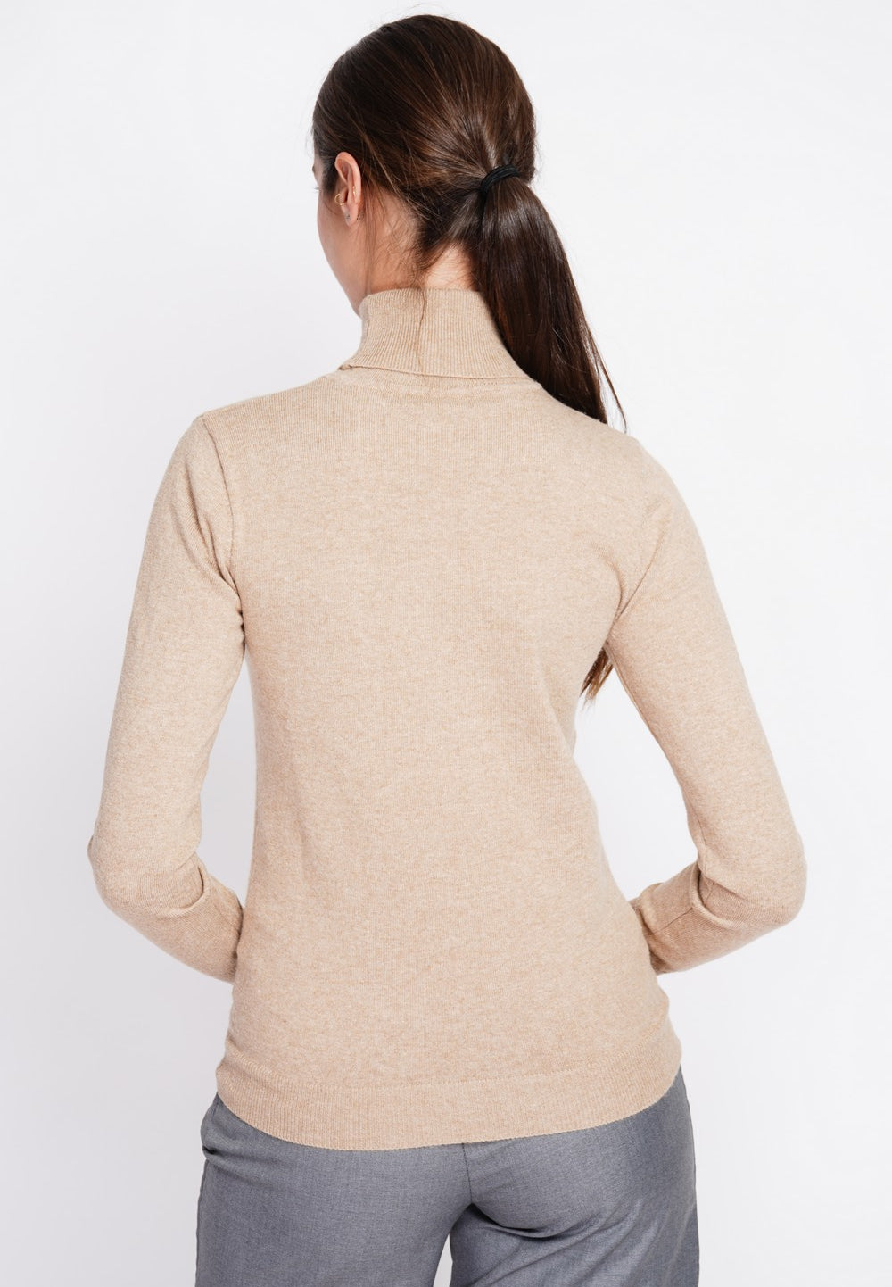 Classic turtleneck sweater knitted in 2 threads with long sleeves