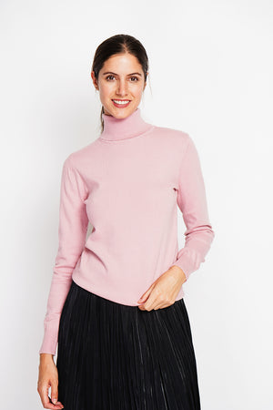 Classic turtleneck sweater knitted in 2 threads with long sleeves