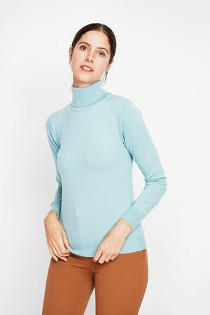 Classic turtleneck sweater knitted in 2 threads with long sleeves