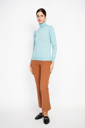 Classic turtleneck sweater knitted in 2 threads with long sleeves