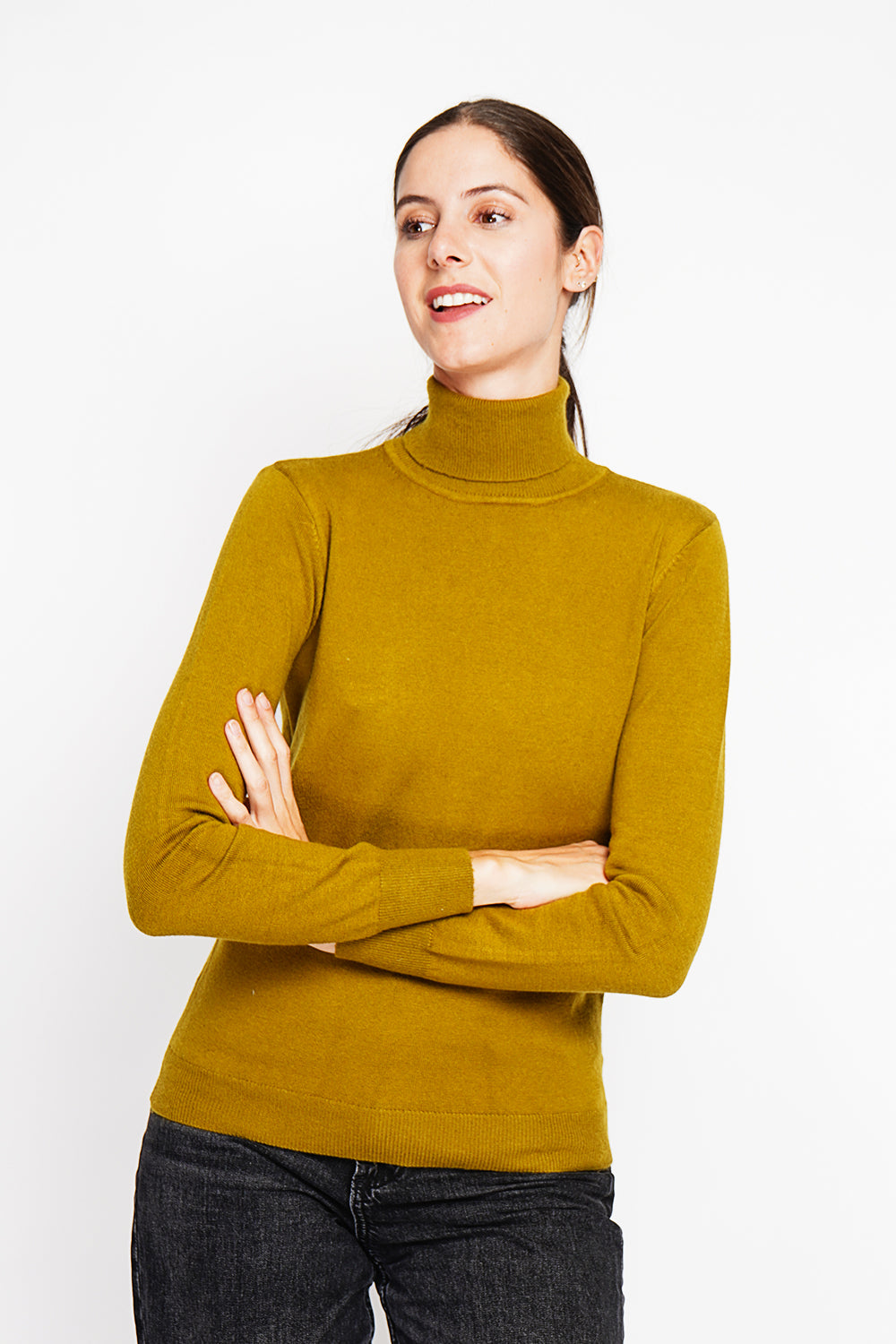 Classic turtleneck sweater knitted in 2 threads with long sleeves