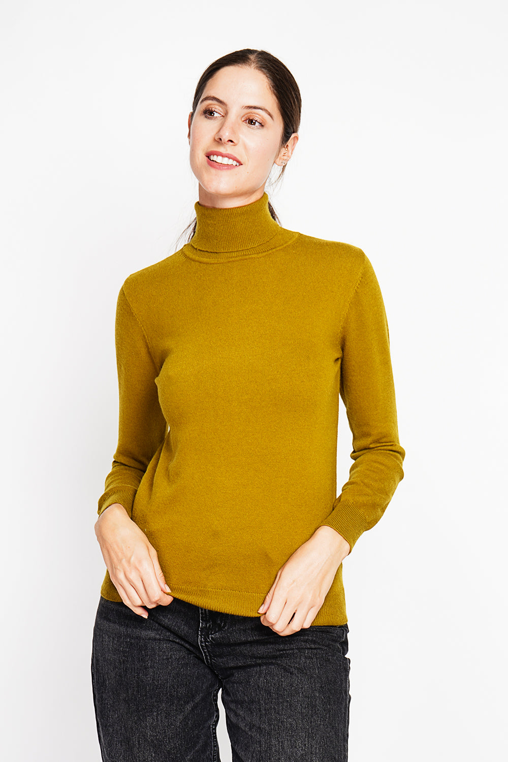 Classic turtleneck sweater knitted in 2 threads with long sleeves