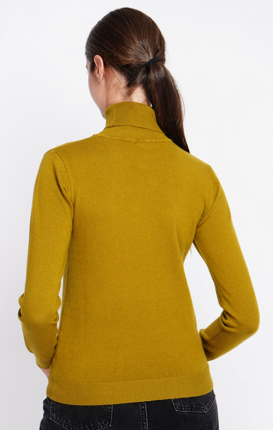 Classic turtleneck sweater knitted in 2 threads with long sleeves