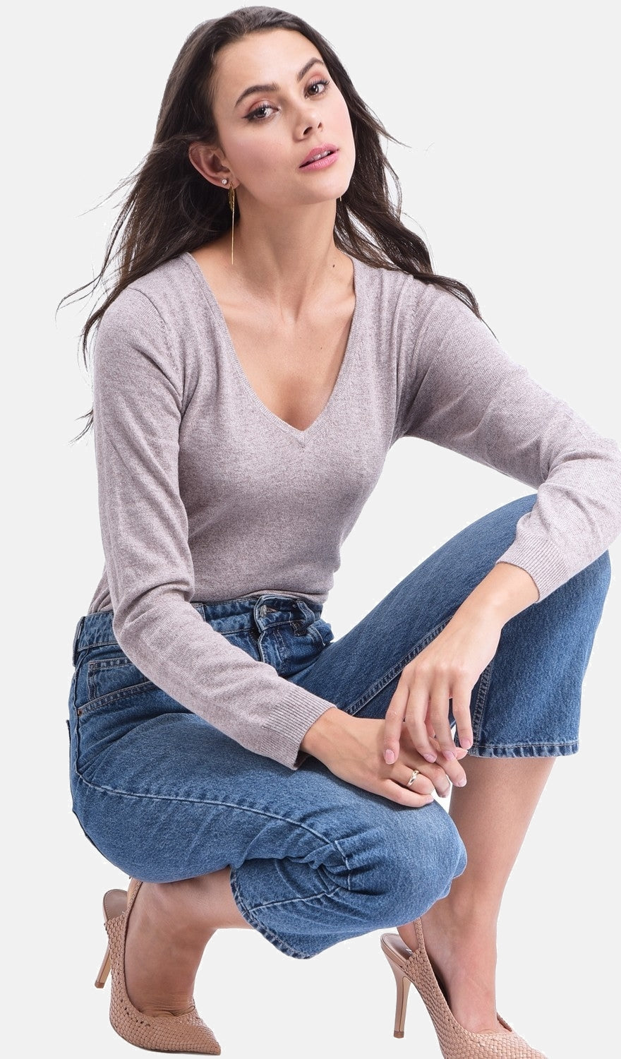 Classic V-neck sweater with long sleeves, 2-ply knit – Desert – Assuili