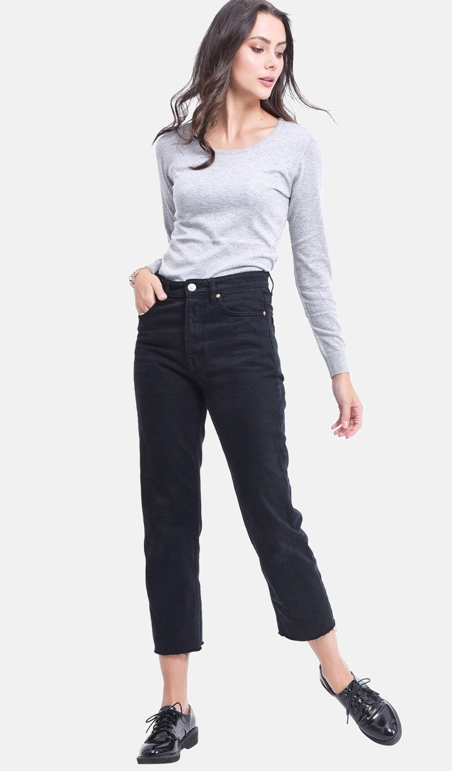 Classic round neck sweater with long sleeves, 2-ply knit – Grey – Assuili