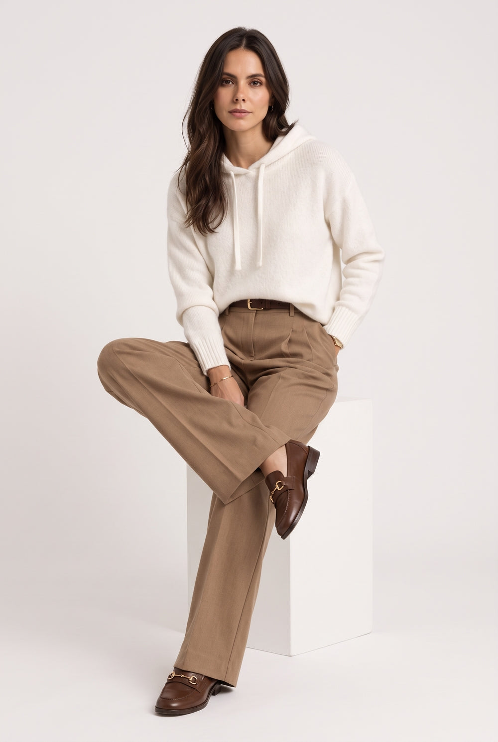 Pull à capuche oversize poche poitrine – Blanc cassé – Assuili